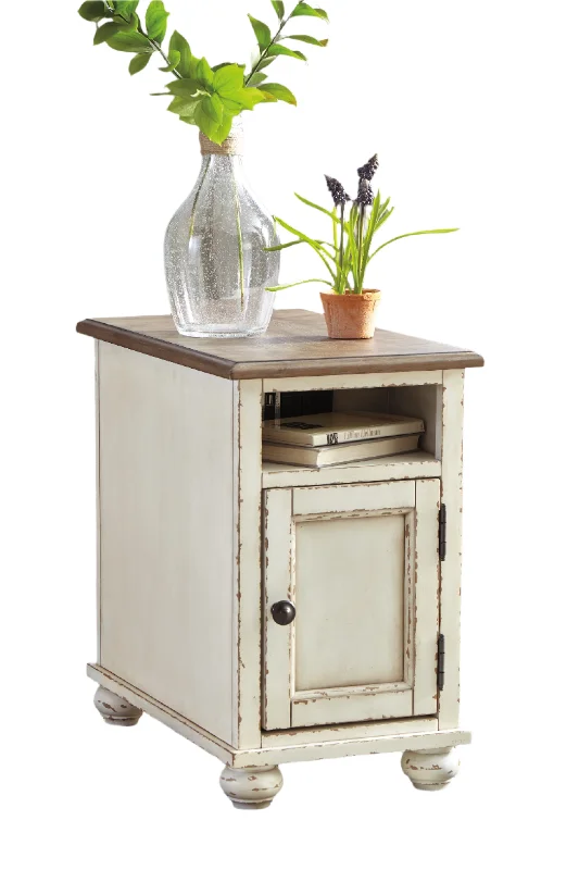 Realyn Chirside End Table